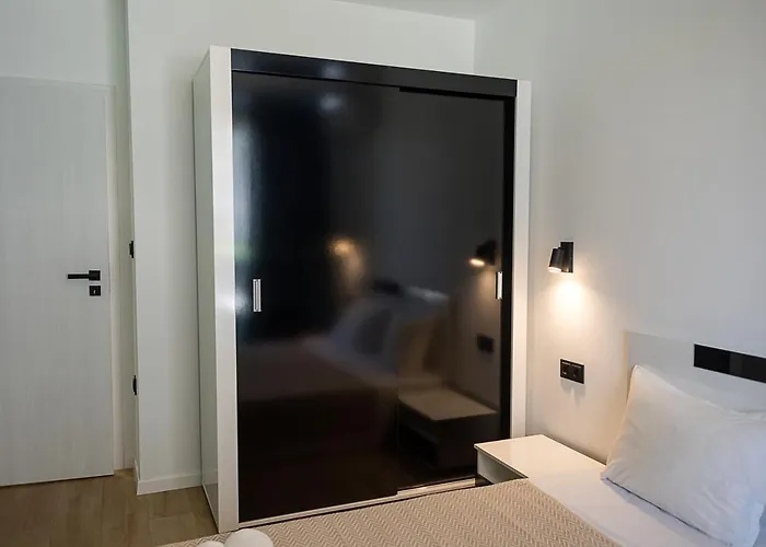 Апартамент Chic 1br Flat & Garage I Garden Residence, By Flat Mаnаger