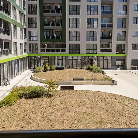 Chic 1br Flat & Garage I Garden Residence, By Flat Mаnаger Lejlighed